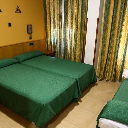 Hostal Muralla Пласенсия Екстериор снимка