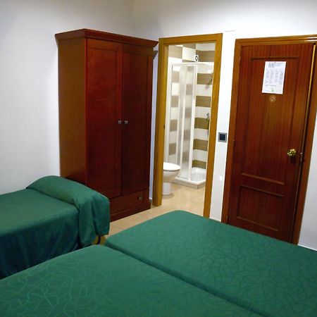 Hostal Muralla Пласенсия Екстериор снимка
