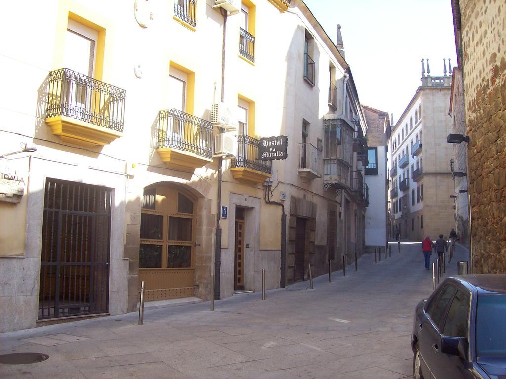 Hostal Muralla Пласенсия Екстериор снимка