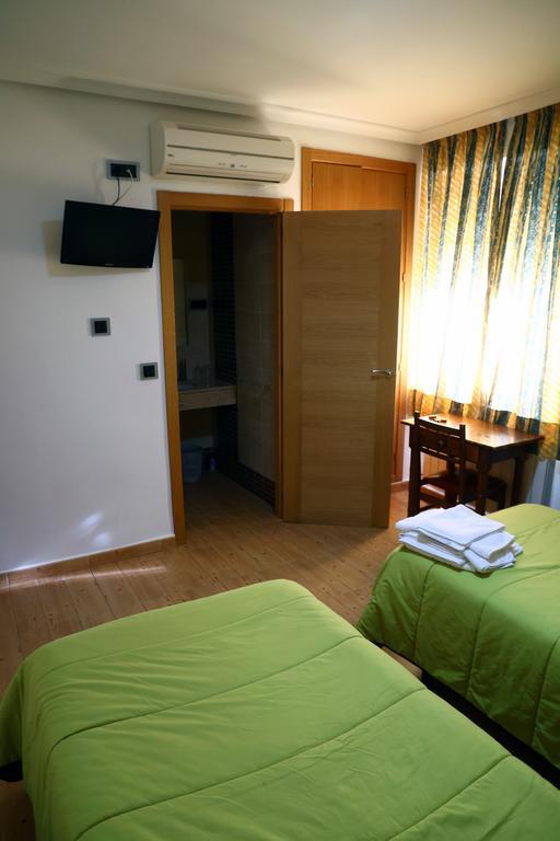 Hostal Muralla Пласенсия Екстериор снимка
