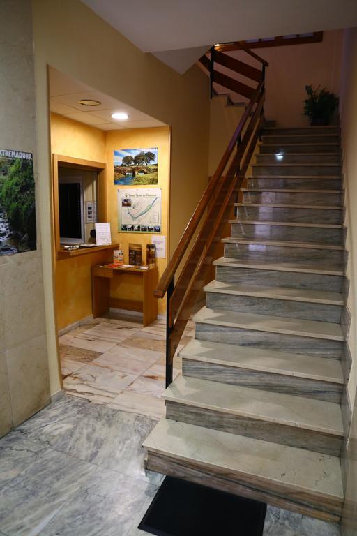 Hostal Muralla Пласенсия Екстериор снимка