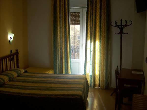 Hostal Muralla Пласенсия Екстериор снимка