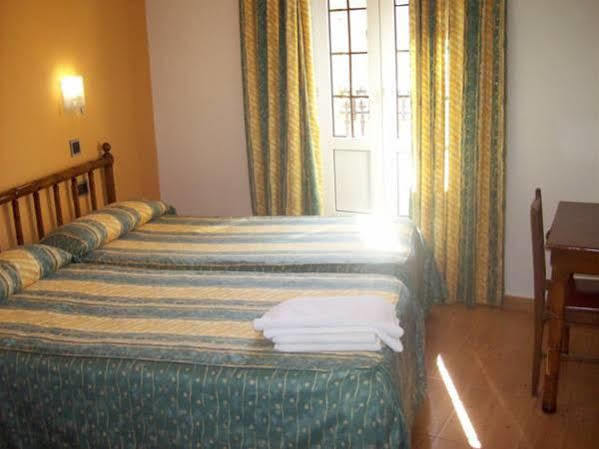 Hostal Muralla Пласенсия Екстериор снимка
